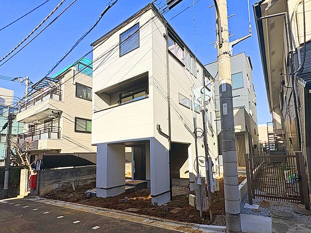 【【外観:1月上旬撮影】】2SLDKにロフト収納が2か所備わっている収納豊富なプランニング。