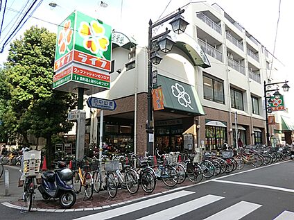 ライフ仲宿店 750ｍ(徒歩10分)