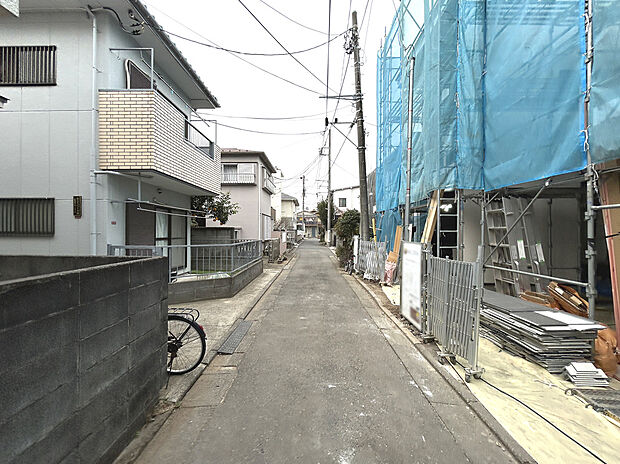 【【前面道路】】保育園徒歩5分、小学校徒歩8分、中学校徒歩10分など教育施設も徒歩圏内に充実！共働きの子育て世帯でも安心して暮らせる住環境となっております。
