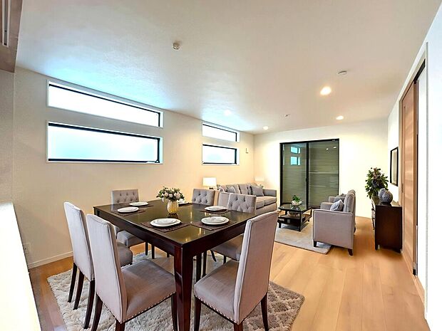 【【LDK：18.0帖】】ロフトやウォークインクローゼットなどの大容量収納や食洗機、浴室TV、スマートキーなどあると嬉しい設備が多く備わっているので、より快適で充実した暮らしの実現が可能です。
本画像はCGで作成しております。