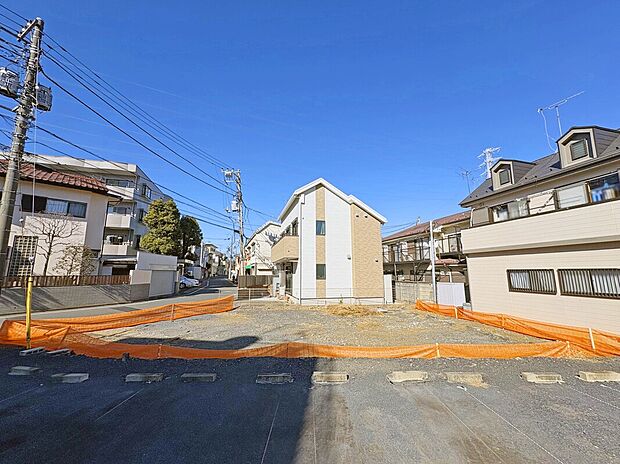 【【外観：2月上旬撮影】】LDKは広々とした22.62帖！床暖房搭載で冬でも足先から暖かく快適な空間で家族団らんの時間を過ごせます。