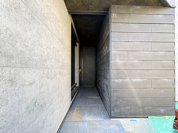 【【Entrance】】デザイン性が高い外観で注文住宅のような佇まい。