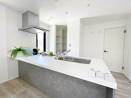【建物プラン例：Kitchen】