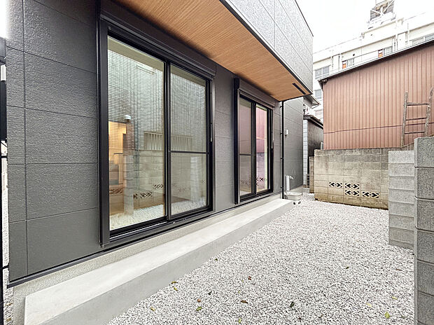 【【庭】】WICやSICなど収納設備が豊富で、部屋を広く快適な空間にしてくれます。