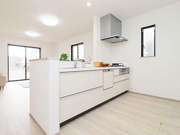 【【Kitchen】】あると便利な食洗器搭載キッチン。手洗いの時間や労力を大幅に削減でき、家事の効率化が図れ、空いた時間に他の作業やのんびり家族との時間が増えます。