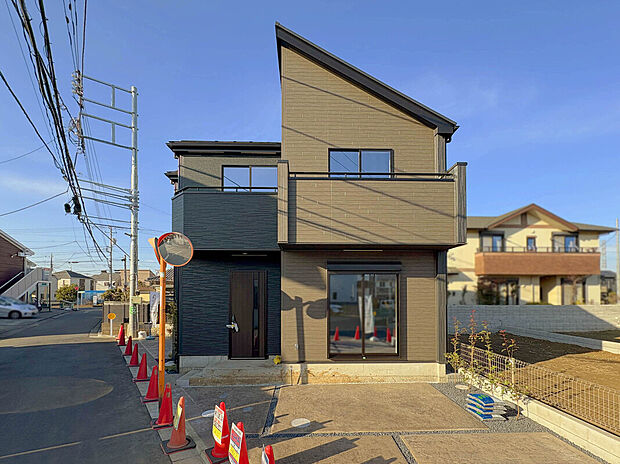 【【モデルハウス棟】】全区画敷地30坪！ZEH水準仕様の邸宅が全14棟販売開始！高仕様な優れた邸宅と整備された綺麗な街並みで叶う快適で安心な暮らし。