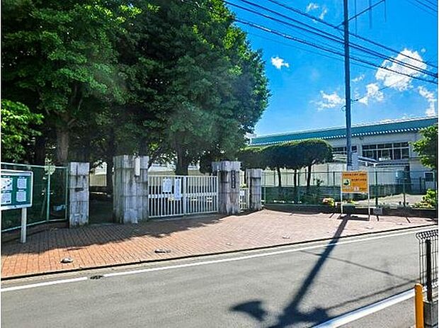狛江市立狛江第三中学校（約650m）