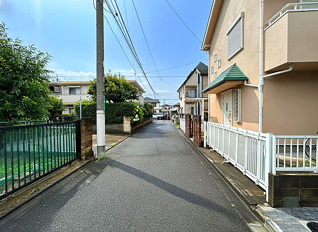 【【前面道路】】幼稚園や保育園、小学校など教育施設は徒歩9分圏内にあり、共働きの子育て世帯でも安心な住環境。