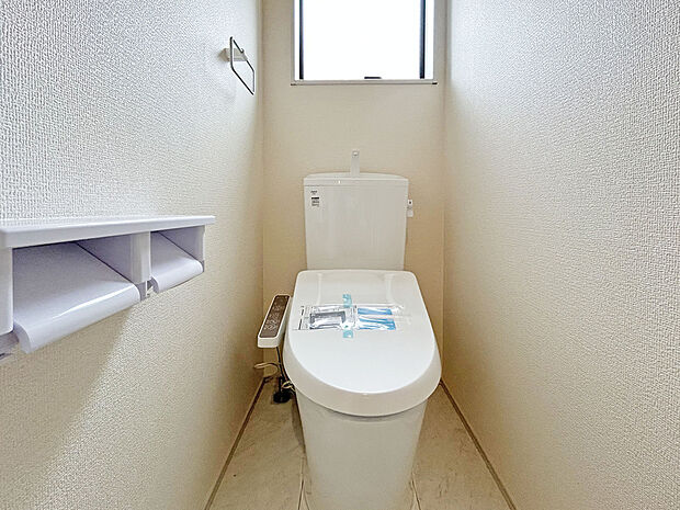 【【トイレ2カ所】】各階にトイレがあるので、朝慌ただしい時間帯に混む心配が減ります。わざわざトイレのために階段を昇り降りをせずに済みます。