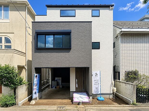 【【外観】】最寄り駅「新大塚」駅から「池袋」駅約2分、「飯田橋」駅約14分、「銀座」駅約17分でアクセス可能!交通利便性が高い立地。