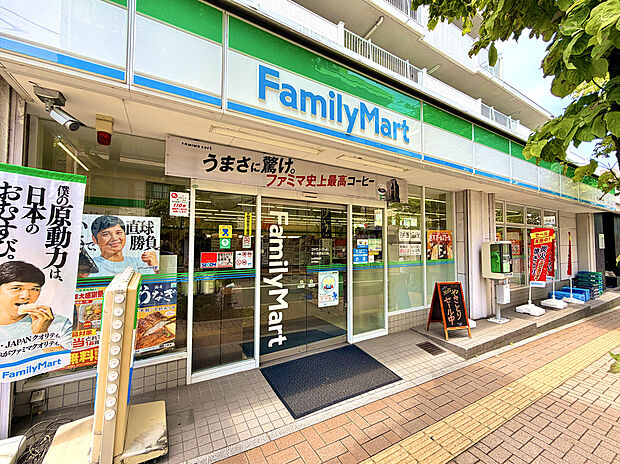 ファミリーマート市ヶ尾駅北口店(約400m)