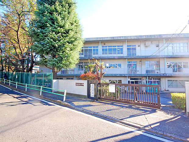 調布市立緑ヶ丘小学校(約718m)