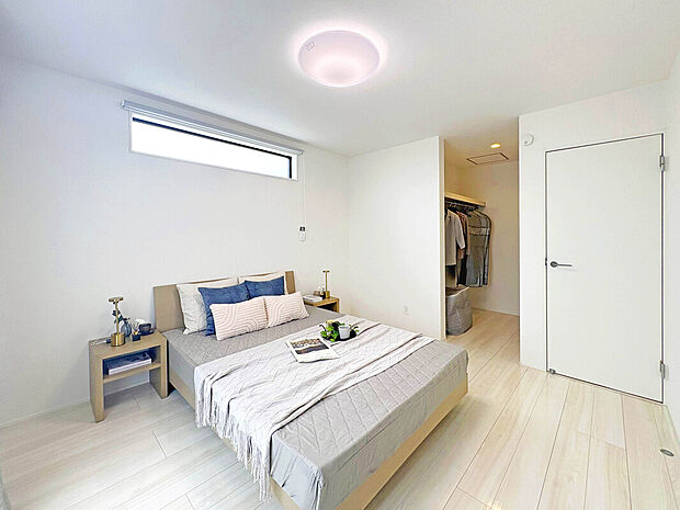 【【施工例:Room】】スーパーやコンビニなど商業施設は徒歩9分圏内に点在しており、普段のお買い物に足を運びやすい住環境となっております。