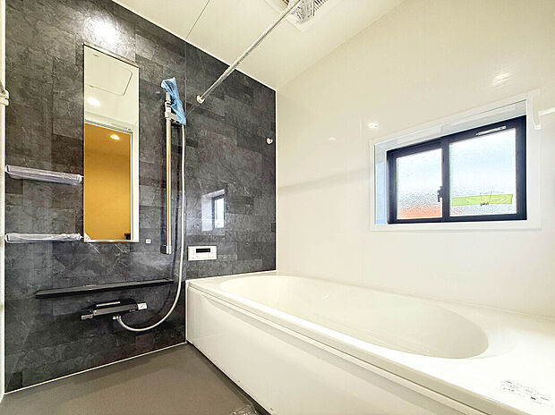 【【施工例:Bath Room】】1坪タイプのバスルーム。足を伸ばしてゆったりと浸かれるのはもちろん、洗い場も広さがあるので立ったりしゃがんだりする動作もスムーズに行えます。