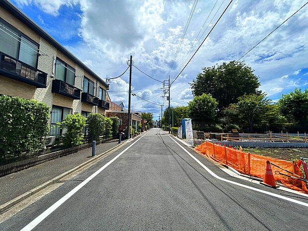 【【前面道路】】保育園や小中学校など教育施設も徒歩12分圏内に多数点在!「北野こりす公園」も徒歩1分で共働きの子育て世帯でも安心して暮らせる住環境。