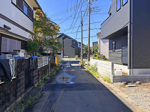 【【前面道路】】散歩や休日のピクニックなどが気軽に楽しめる「小金井公園」が自転車9分の立地!「田無いづみ公園」など、お子様と気軽に立ち寄れる公園が徒歩9分圏内に充実している緑豊かな住環境。