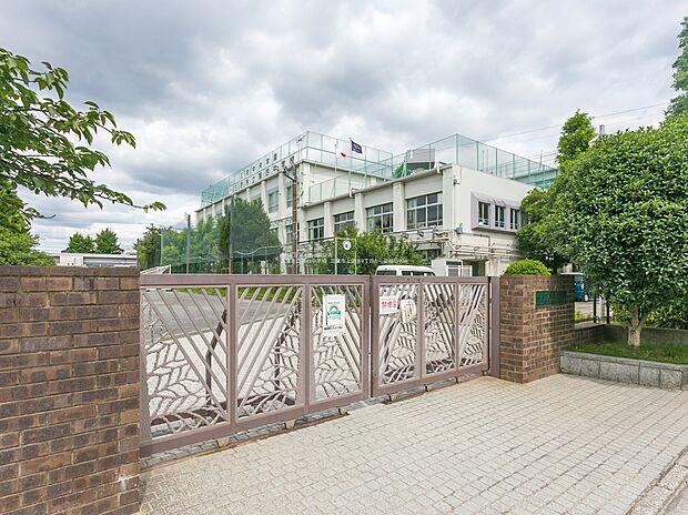 三鷹市立第四中学校（約950m）