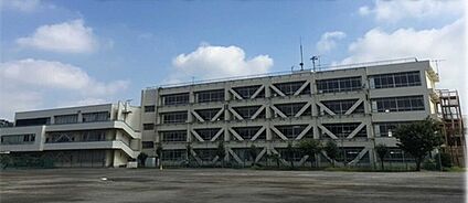 東村山市立東村山第二中学校 940m