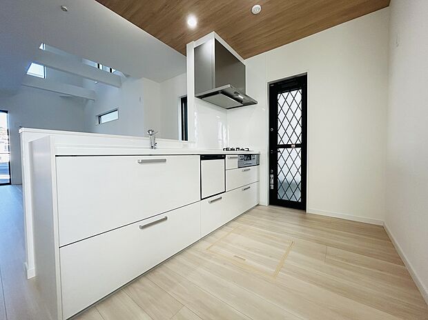 【同社施工例】■同社施工例■
食洗器付き、人造大理石カウンターを採用したキッチン