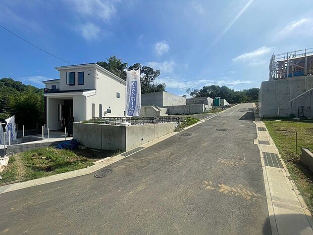【外観】行き止まりで、交通量の少ない道路です!