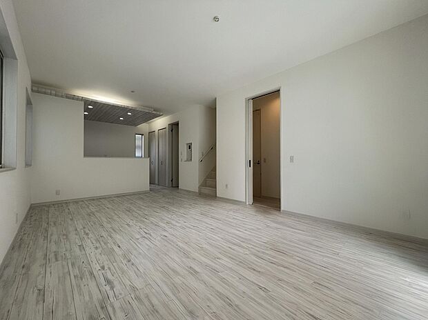 【同社施工例:リビング】天井高2.6m・リビングイン階段採用