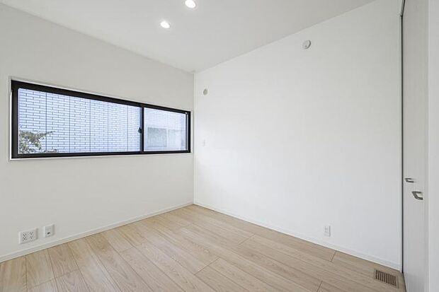 主寝室【3号地】(2025年8月撮影)W.I.Cを備えたタタミスペースに隣接。スッキリと片づきやすい部屋に。