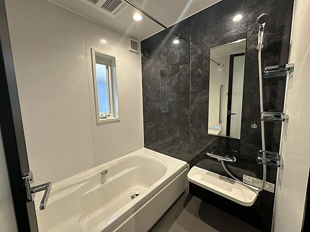 浴室【8号地】(2024年2月撮影)高級感のある色合いで日々の疲れを癒す空間になります。