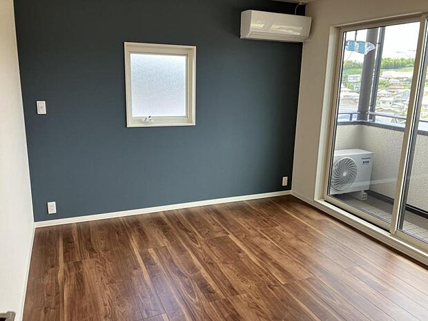 主寝室【7号地】（2024年6月撮影）大容量のＷＩＣとバルコニー付きの主寝室