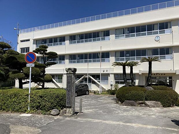 北諫早小学校(約1,640m・徒歩21分)