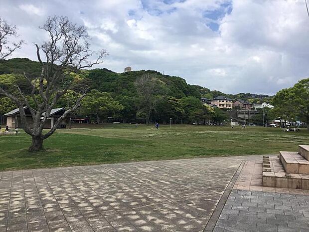 大芝生広場(約1,360m)