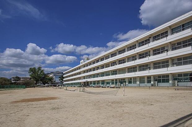 日出町立日出中学校(約1,700m・徒歩22分)