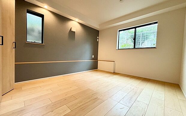 【寝室】くつろぎの場としてだけでなく、趣味や仕事のパーソナルスペースとしても活躍する洋室。個の時間をたっぷり楽しめる快適空間です。