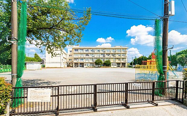 横浜市立篠原小学校(約100m)