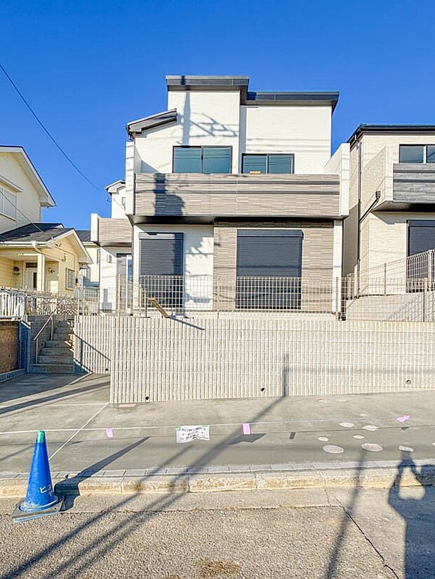 【現地外観写真】使いやすさもデザインも重視した理想の暮らしをかなえるお家。