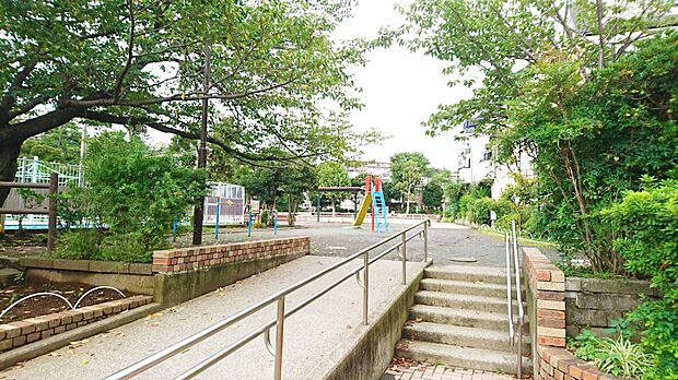 岸谷公園（約750m・徒歩10分）