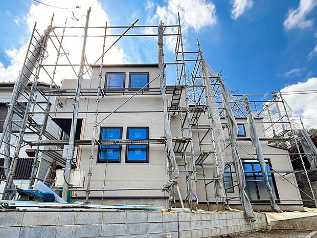 周辺には学校や買物施設もあり生活、子育てに適した環境が広がっています！「永住地」として、物件のご見学だけではなく、周辺の環境や通学できる学校についてもご相談ください。