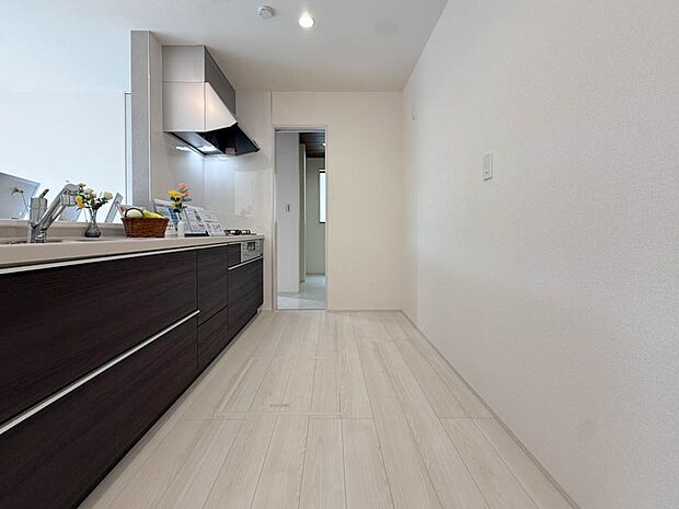 毎日使うキッチンだからこそ、食事の準備を楽しい時間に、忙しい時でもスムーズに無駄なく作業できる、お手入れも簡単にできるなど、毎日を楽しくするキッチンスペースに仕上げました。