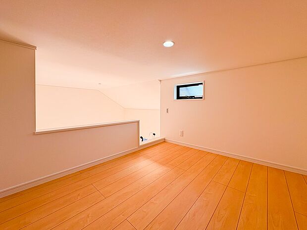 【収納】ロフトはオフシーズンの物や家電類、ひな飾りやクリスマスツリーなど、使っていない家具・家電などをたっぷり収納できる大容量の収納スペース