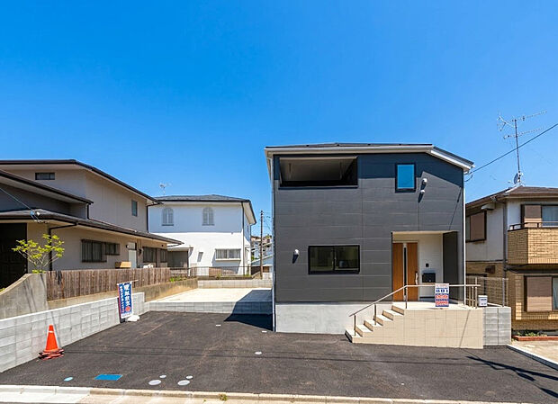 憧れのマイホーム
マイホームを持つ幸せを分に感じる陽当たり。
明るい日差しが美しく外観を照らします。
