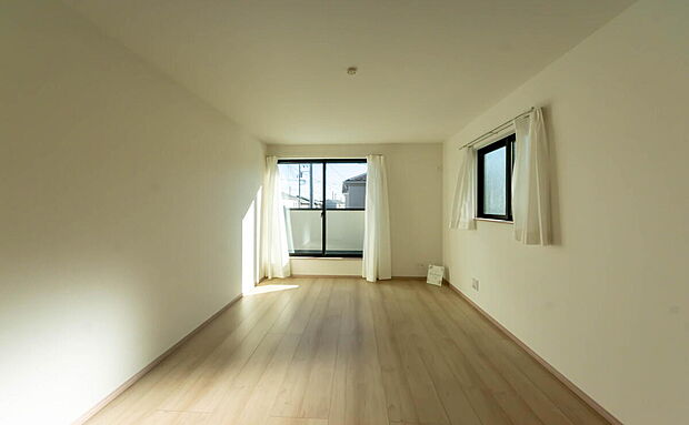 【洋室】☆☆　陽の恵み　☆☆
◎爽やかな陽ざしを感じられる日当たりの良い寝室
◎寝起き爽やか、元気な一日に大切な陽の恵み
