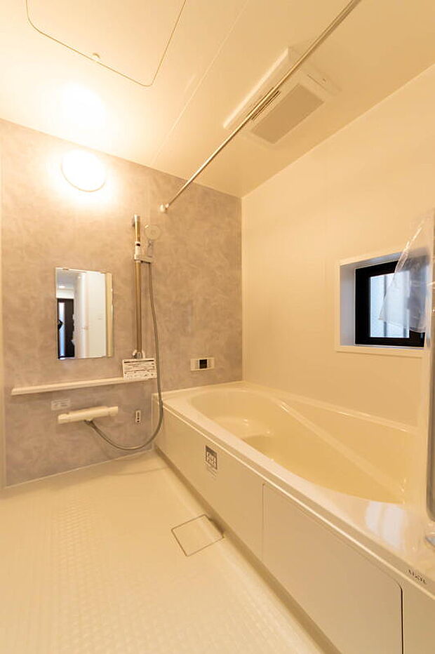 【浴室】☆☆バスルーム☆☆
広々バスルーム。お子様との触れ合いの場所としても大切な空間。一日の疲れを癒す広々バスルームです
