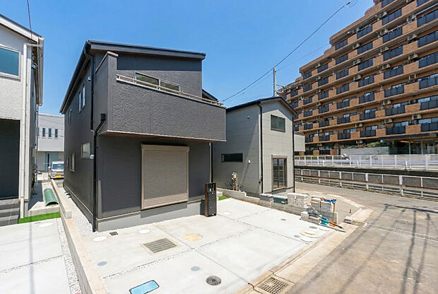 【外観】「威風堂々とした素敵な佇まい」
どの角度が眺めても、所有感が満たされる理想的で素敵な住まい
一生ものだから、「パッと見」こそが全て「第一印象で決まる」素敵なマイホーム。