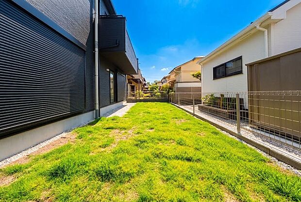 【お庭】「週末の楽しみが増える」
BBQ、ガーデニング、お子様の自然とのふれあいなど、お庭があるから楽しみも倍増するマイホーム。
