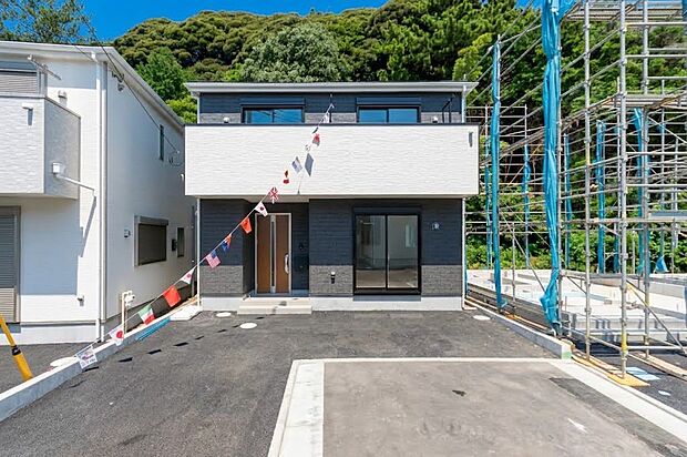 【外観】「威風堂々とした素敵な佇まい」
どの角度が眺めても、所有感が満たされる理想的で素敵な住まい
一生ものだから、「パッと見」こそが全て「第一印象で決まる」素敵なマイホーム。