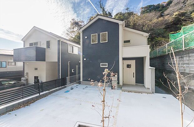 「マイホームの喜びを感じる」
スタイリッシュなデザインに心満たされる。憧れのマイホームに相応しい美しく映える外観です。