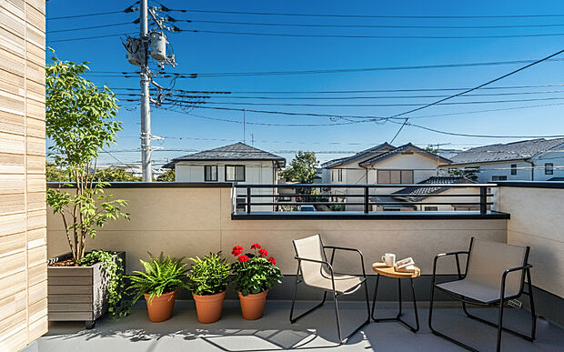 【バルコニー】☆☆広々ワイドバルコニー☆☆
（本画像はCGにて植栽、家具を配置しております。実際に家具はおかれておりません。）