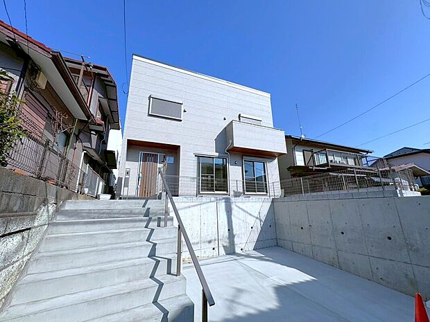 敷地はゆとりの143m2、南道路につき太陽の光がたっぷりと入ります。