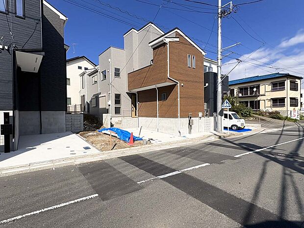 使いやすさもデザインも重視した理想の暮らしをかなえるお家。美しい外観やくつろぎの室内空間にふさわしい「素材」「形」「色彩」を考え、上質感に満ちたお家です。