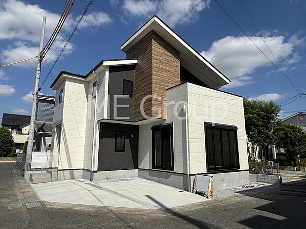 陽光と開放感に恵まれた角地を活かした住まい。ゆとりが笑顔を生む心地よい生活！