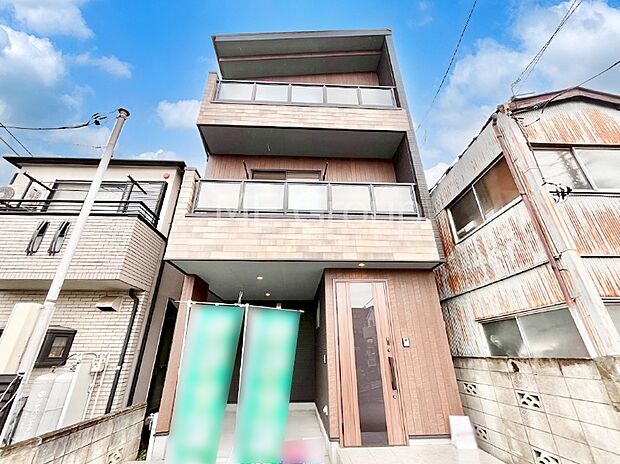 上質感あふれる外観デザイン。魅力の住まいを実現。